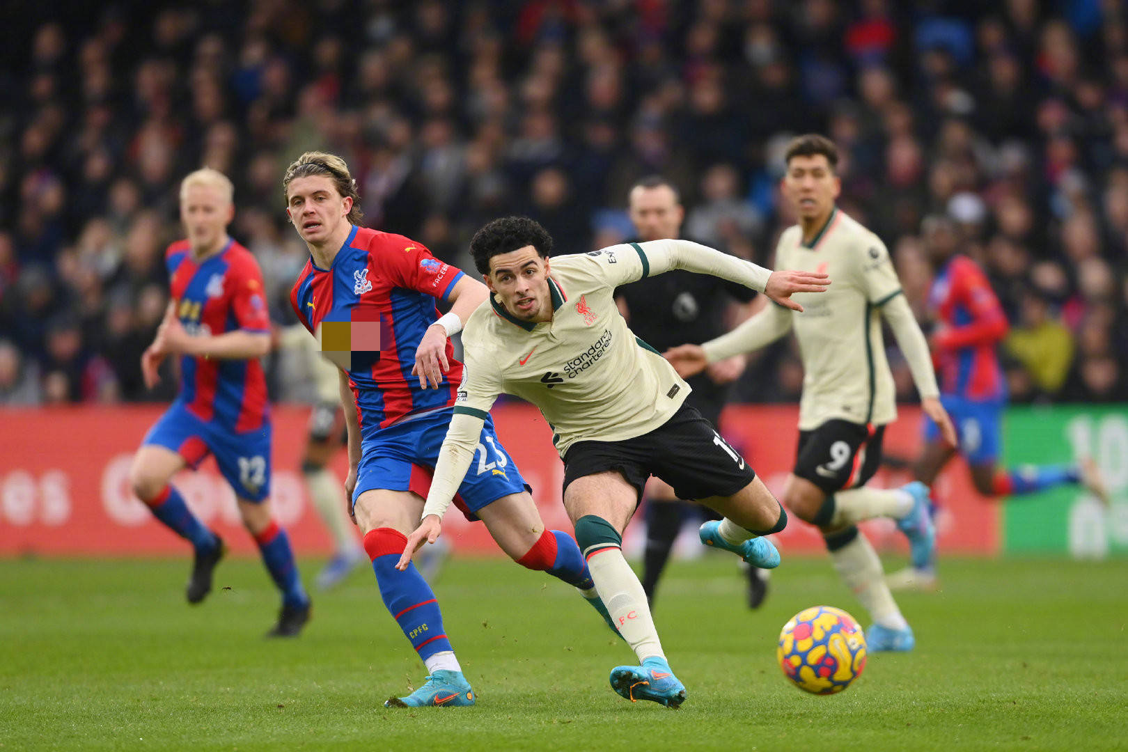 韩媒制作中国短道犯规集锦，扬言裁判偏袒东道主：4次犯规都没判.